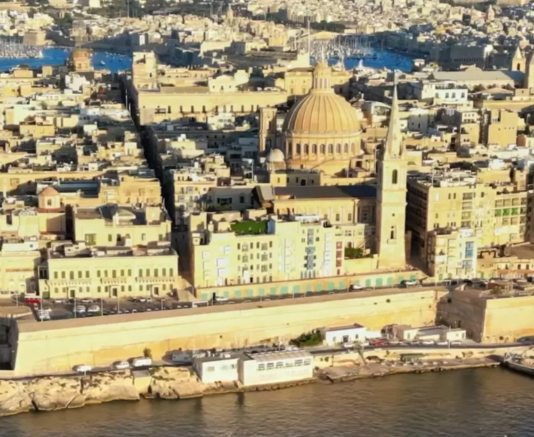 Malta avanza, ma persistono i divari di genere in salari e pensioni