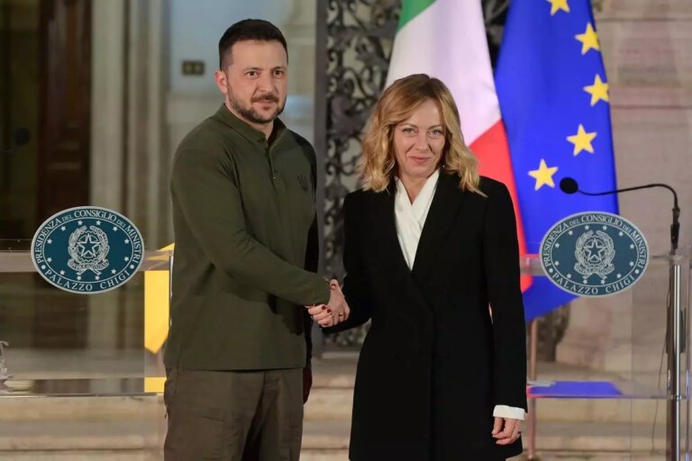Ucraina, Meloni sente Zelensky e i leader dell’Ue: “La Russia dia un contributo fattivo ai negoziati di pace”