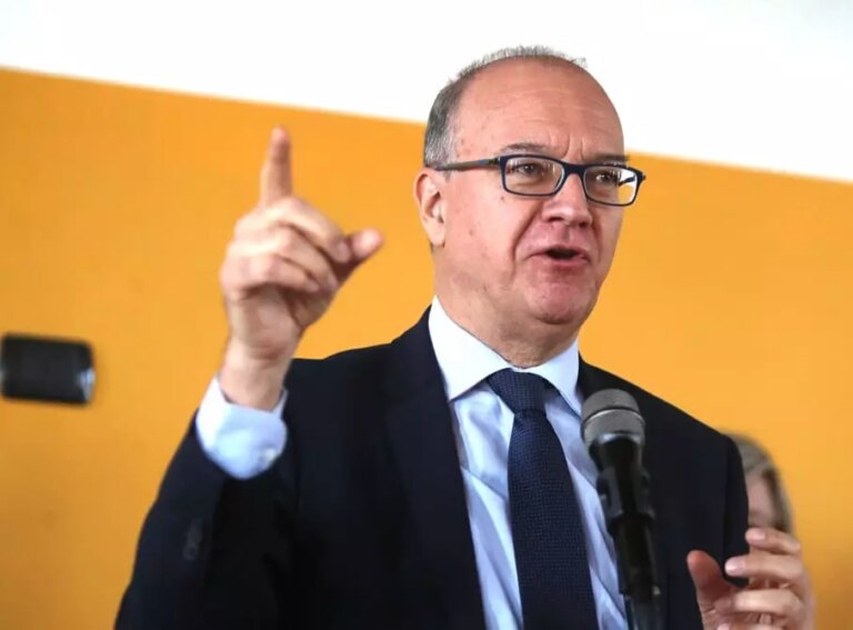 Sottoscritto il Ccnl 2022-2024 per il comparto istruzione e ricerca, Valditara: “Promessa mantenuta”