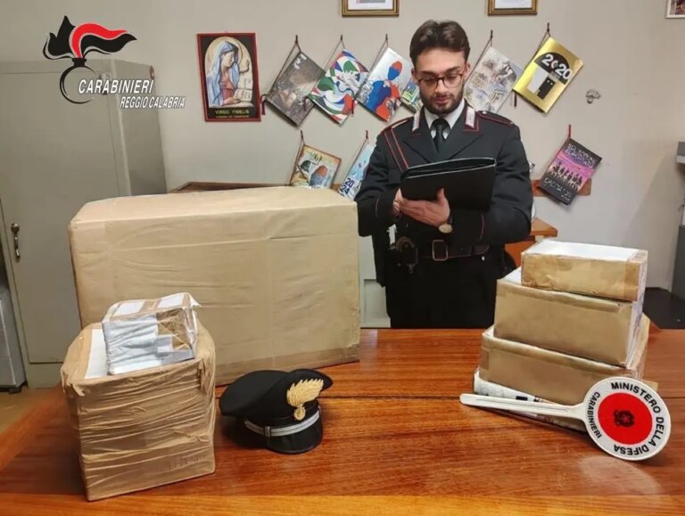 Reggio Calabria, i Carabinieri scoprono un arsenale pirotecnico illegale da 120 chili