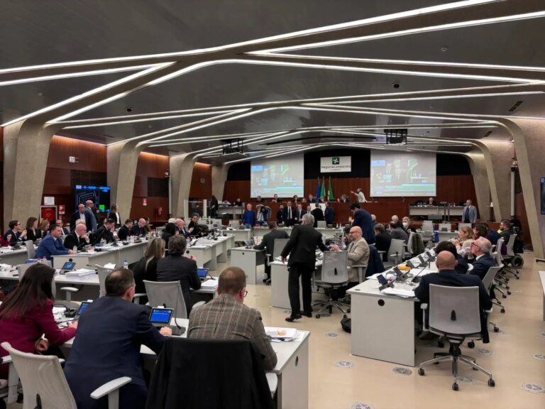 Regione, approvata la legge di bilancio da 34 miliardi