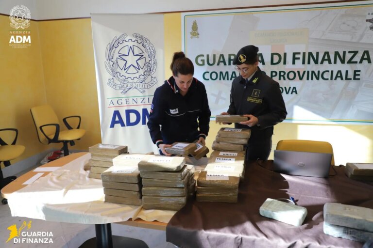 Maxi sequestro di due tonnellate di cocaina all’interno del Porto di Genova