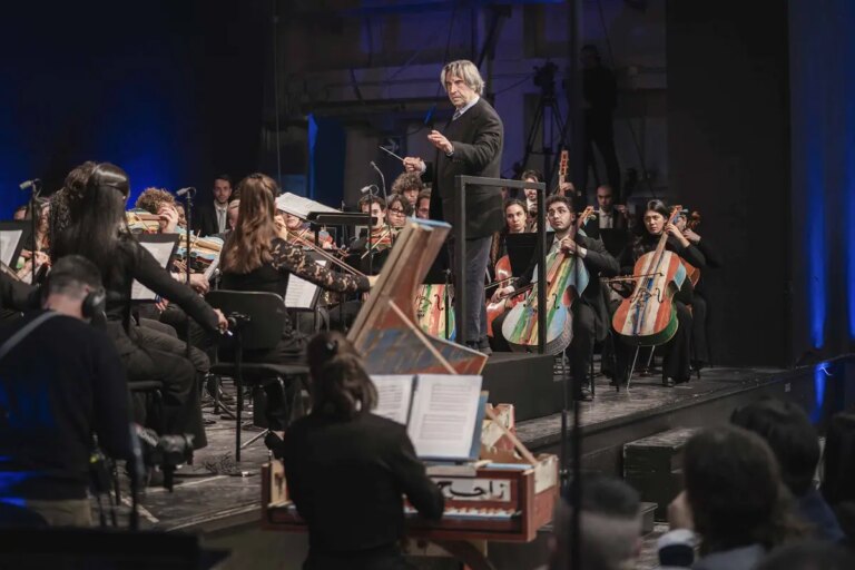Il maestro Riccardo Muti dirige i Cherubini nel carcere di Opera / Foto