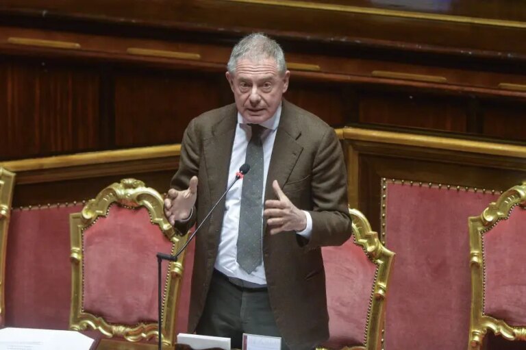 Nel 2025 raggiunte dal Mimit 27 intese su vertenze industriali, Urso “Traguardo significativo”