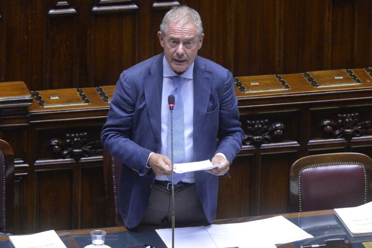Automotive, Urso convoca tavolo nazionale al Mimit il 30 gennaio