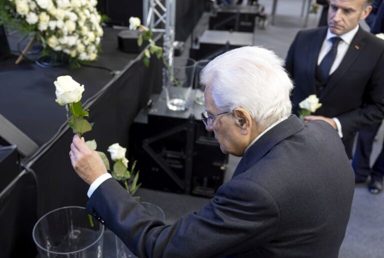 Mattarella alla cerimonia in memoria delle vittime dell’incendio di Crans-Montana