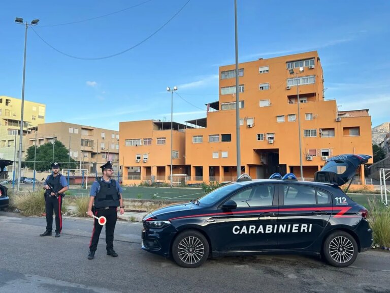 Palermo, vertice in Prefettura dopo gli spari contro la chiesa allo Zen: “Più pattuglie e controlli”
