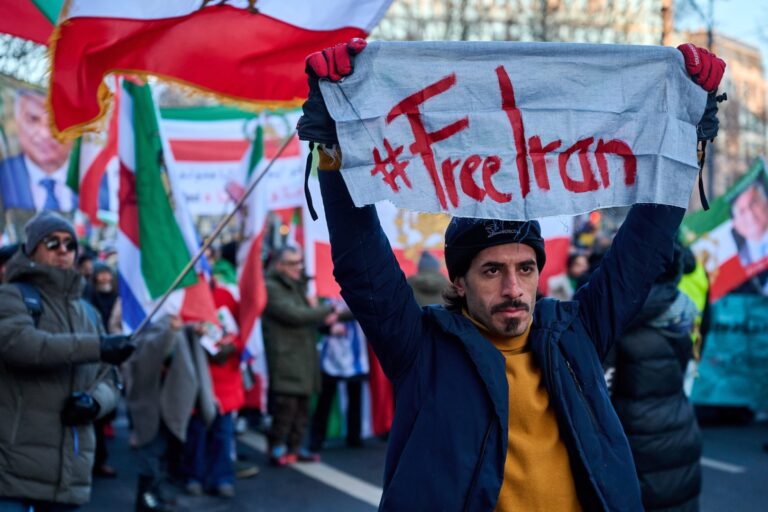 Proseguono le proteste in Iran, Mohammadi “Oltre duemila vittime”. Media Usa “Trump valuta un potenziale intervento militare”