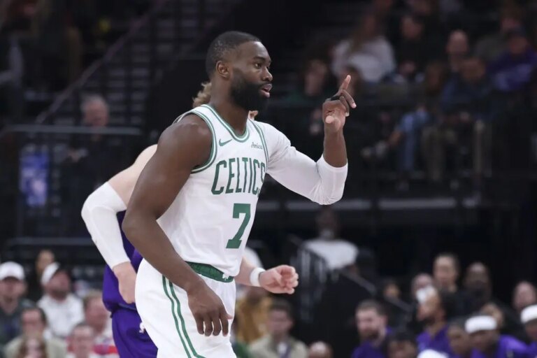 Nba, Brown ne fa 50 e Boston ferma i Clippers