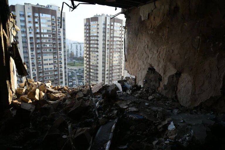 Ucraina, massiccio attacco russo: 4 morti a Kiev