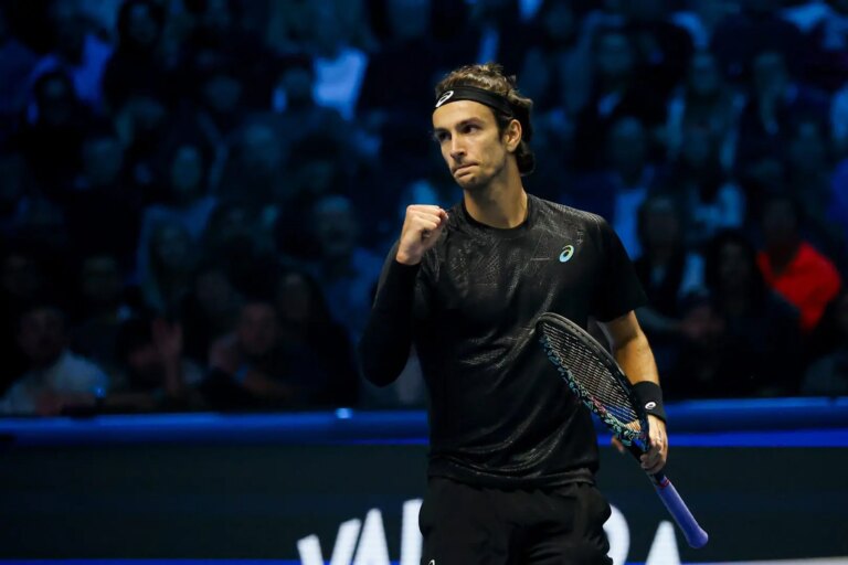 Atp Hong Kong, Musetti rimonta Etcheverry e vola ai quarti di finale