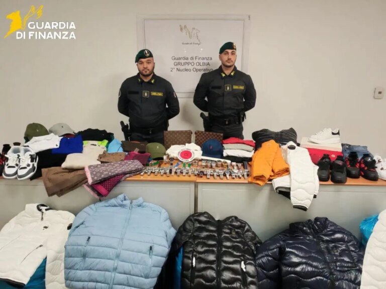 Sequestrati a Olbia oltre mille oggetti contraffatti, due denunce