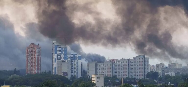 Nuovi raid russi nella notte in Ucraina, Zelensky “La popolazione è sotto pressione”