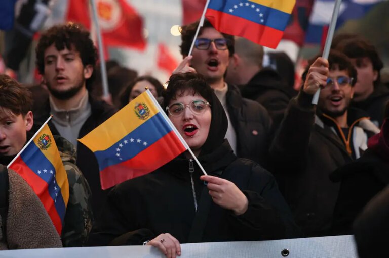Protesta a Roma contro l’attacco degli Stati Uniti al Venezuela (1)