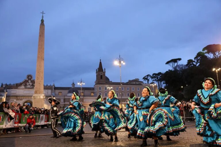 Italia: le immagini della sfilata di Capodanno a Roma (1)