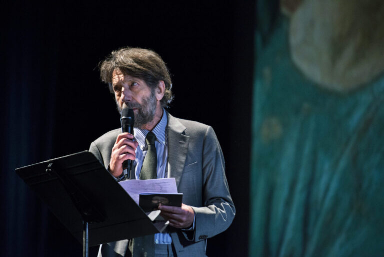Massimo Cacciari porta “Re Lear” al Teatro Romano di Verona: “Viviamo in tempi apocalittici”