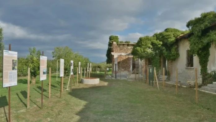 L’ex campo di concentramento di Montorio, con i pannelli del percorso di visita e l’edificio della DAT Colombara