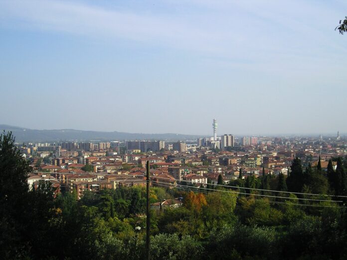 Panorama di Borgo Venezia dalle Torricelle, a Verona, fotografia di repertorio
