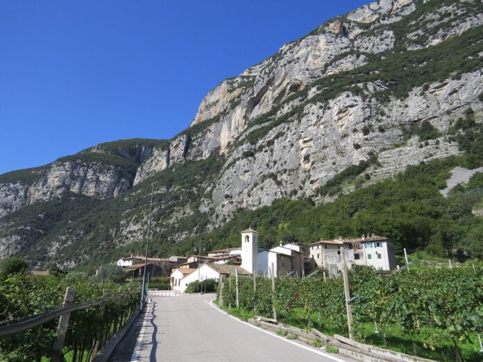 Preabocco e la parete rocciosa nel territorio interessato dai lavori sulla SP 11