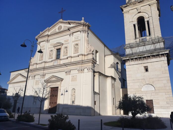 Facciata e campanile della chiesa di San Michele Extra a Verona