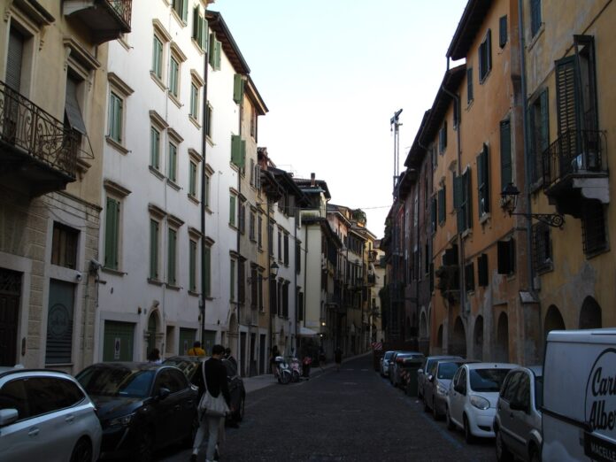 Festa degli anziani in via Sottoriva a Verona