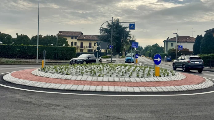 Nuova rotatoria a Borgo Roma tra via Legnago e via Alberto della Scala
