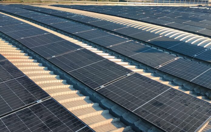 Pannelli fotovoltaici sul tetto dello stabilimento Stena Recycling di Angiari