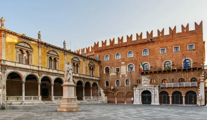 Consiglio provinciale di Verona: la Loggia di Fra’ Giocondo e Palazzo Scaligero, foto d’archivio
