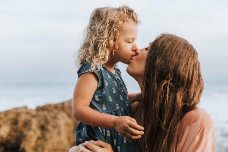 Bonus mamme 2026, domande al via: contributo fino a 720 euro, a chi spetta e come richiederlo