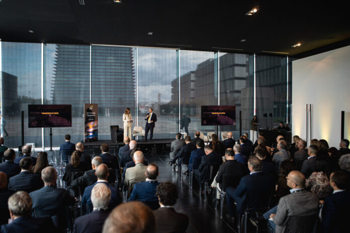 Costanza Calabrese e Francesco Lecis sul palco del roadshow EY Private a Padova