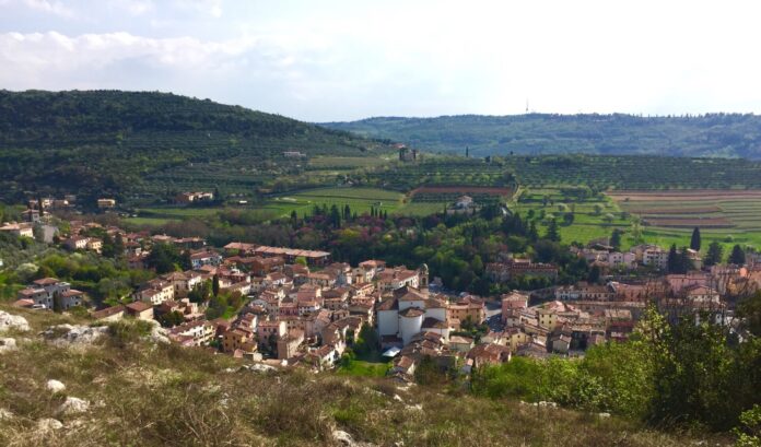 Quinzano e le colline occidentali di Verona viste dal Monte Cavro
