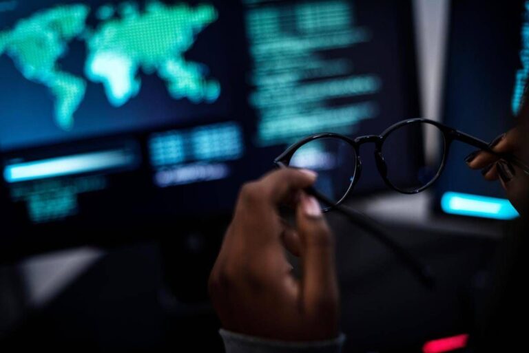 Russia, operazione ‘Matryoshka’: così la fabbrica di fake news del Cremlino punta sull’Italia