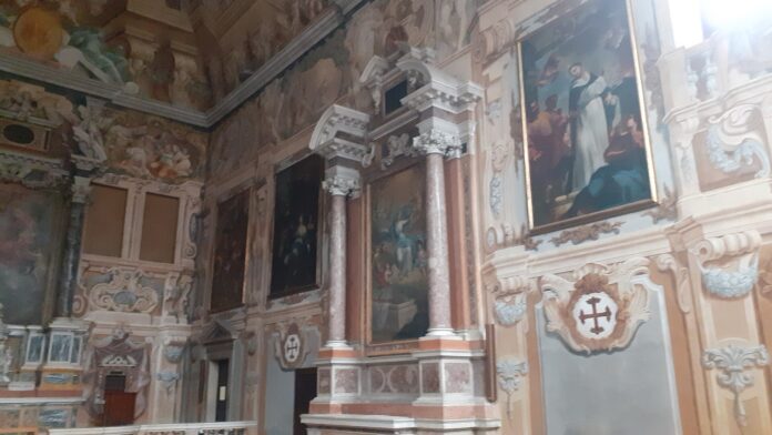 Interno di San Domenico al Corso a Verona, chiesa che ospita i dipinti di Santa Cappanini