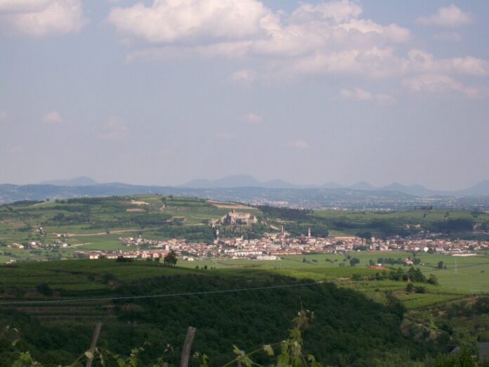 Panorama di Soave e del castello dalla zona di Monte di Colognola ai Colli