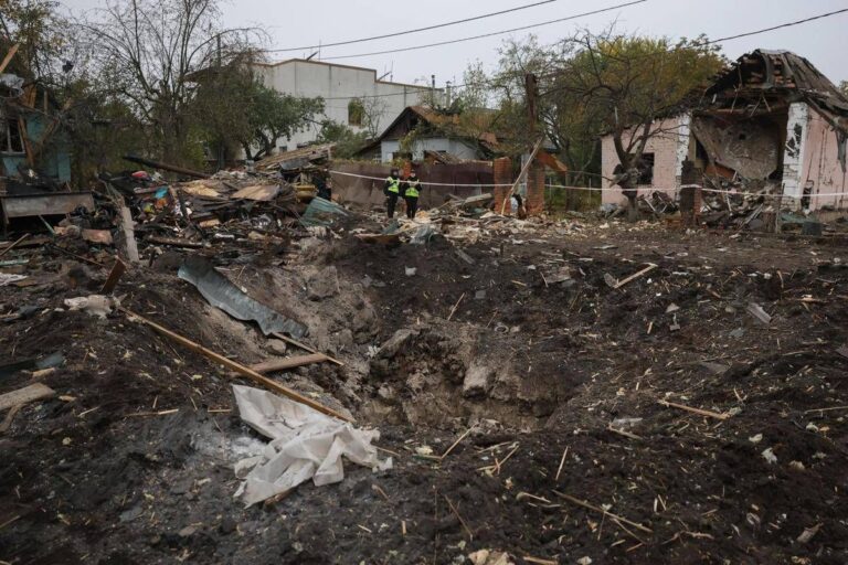 Ucraina, Zelensky in polemica con Witkoff: “Tre ondate di missili balistici lanciati dagli ‘umanitari’ russi”