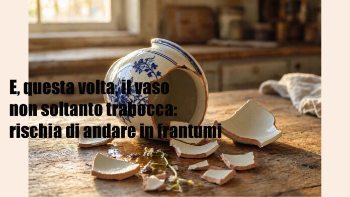 Vaso in frantumi, metafora della sicurezza dei cittadini e della pazienza esaurita