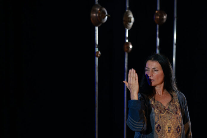 Silvia Priori in scena in Elena di Sparta, spettacolo di apertura di Tu Donna al Modus